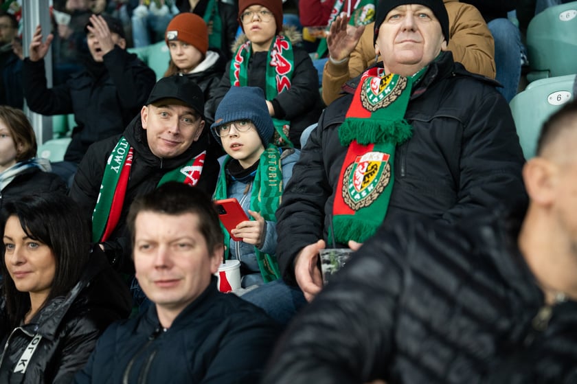 Kibice na meczu Śląska z Widzewem (2 marca 2024) na Tarczyński Arenie